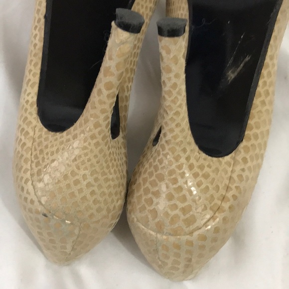 Sale— BOGO. Stuart Weitzman Snake Print Leather Stilettos. - Picture 5 of 8